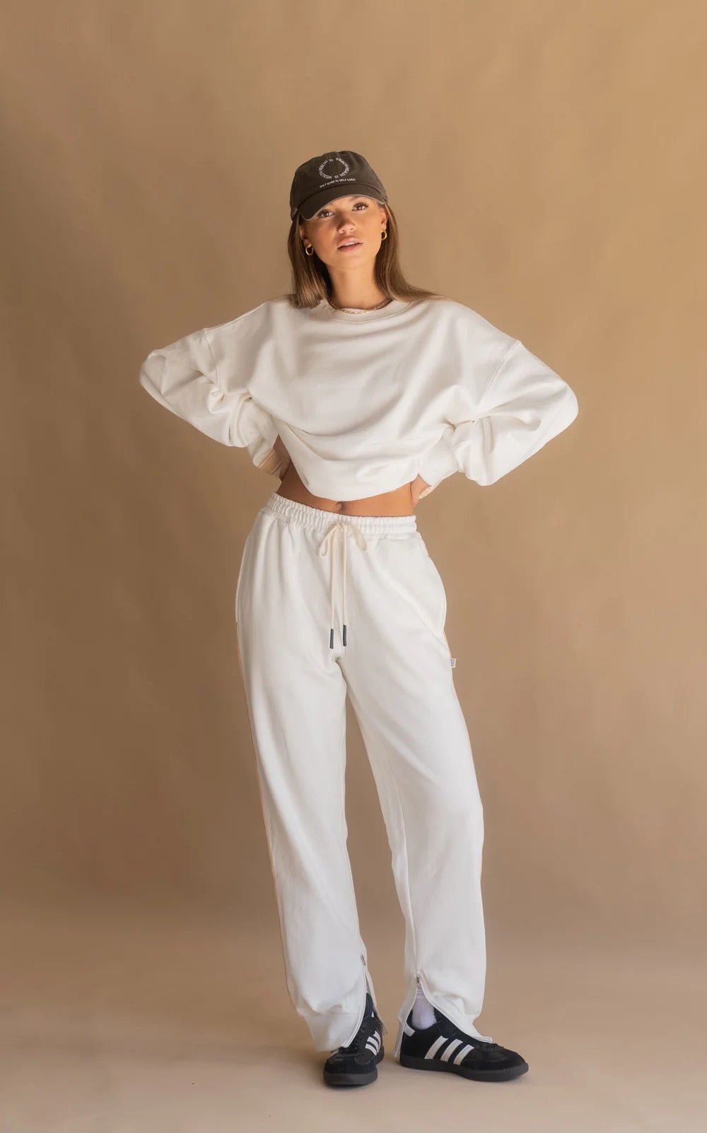 RIVIERA TRACKPANT SNOW - SUNDAY BEST TRADING CO