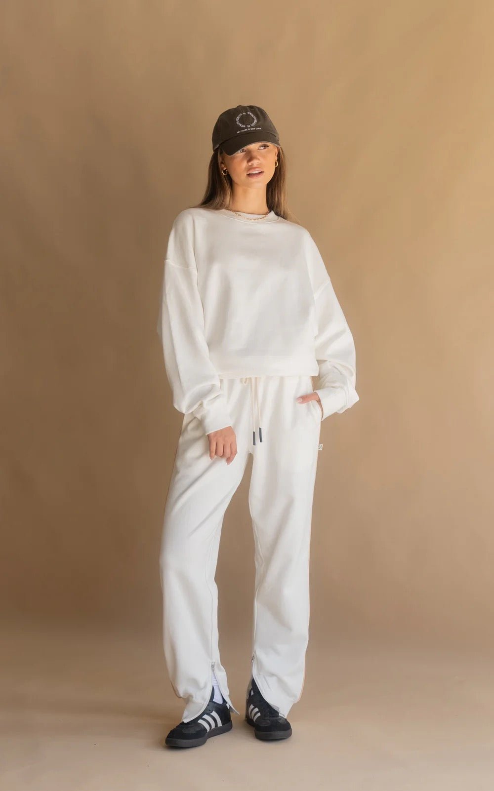 RIVIERA TRACKPANT SNOW - SUNDAY BEST TRADING CO